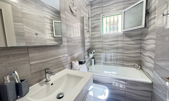 Resale - Villa - Orihuela Costa - Villamartin