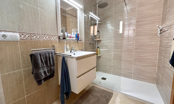 Resale - Terraced house / Townhouse - Avileses