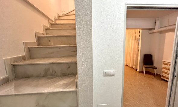 Resale - Terraced house / Townhouse - Avileses