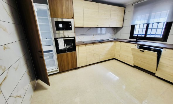 Resale - Terraced house / Townhouse - San Miguel de Salinas