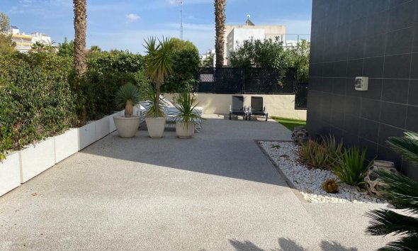 Resale - Villa - Orihuela Costa - Villamartin