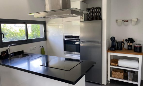 Resale - Villa - Orihuela Costa - Villamartin