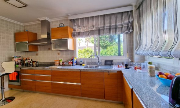 Resale - Villa - Torrevieja - La Mata