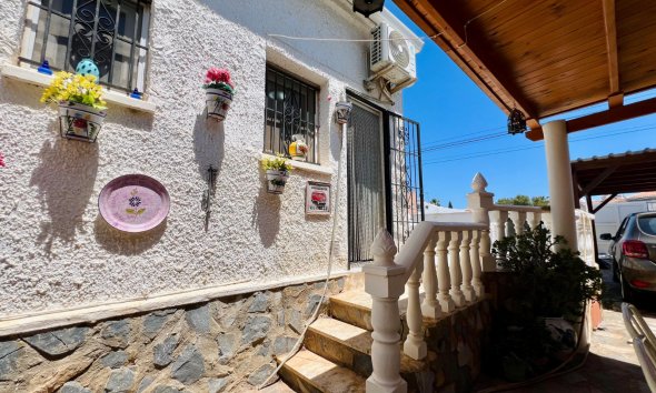 Resale - Villa - Torrevieja - El Chaparral