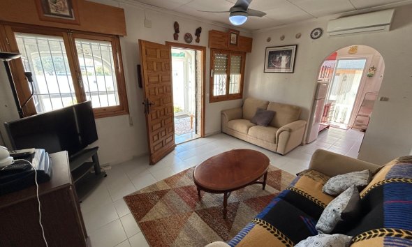 Resale - Villa - Torrevieja - El Chaparral