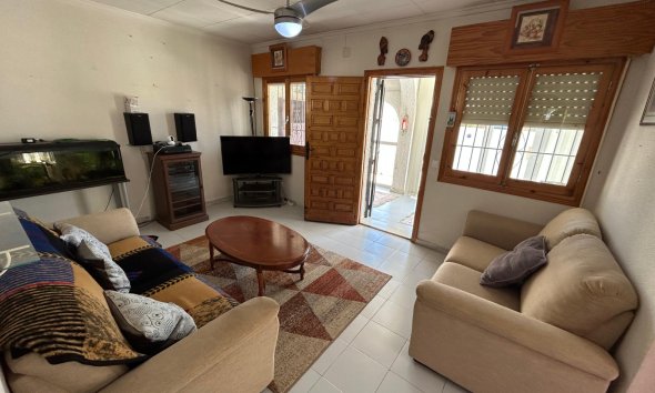 Resale - Villa - Torrevieja - El Chaparral