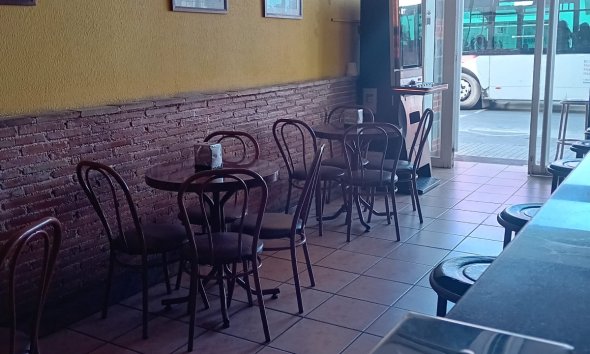 Resale - Commercial premises / Commercial unit / Retail space - Torrevieja - Center Torrevieja