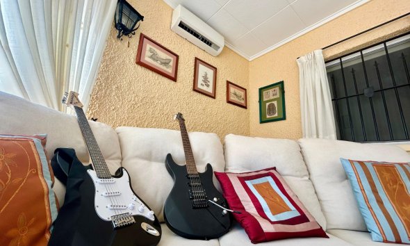 Resale - Villa - Torrevieja - El Chaparral