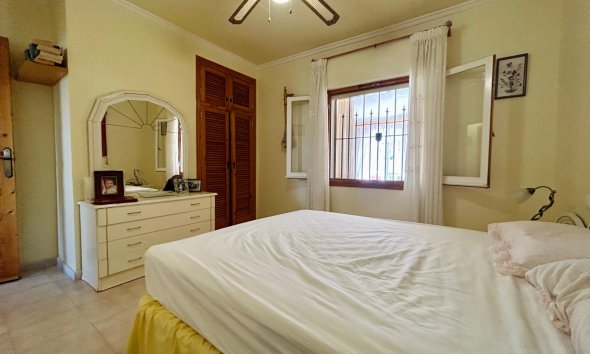 Resale - Villa - Torrevieja - El Chaparral