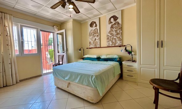 Resale - Villa - Torrevieja - El Chaparral