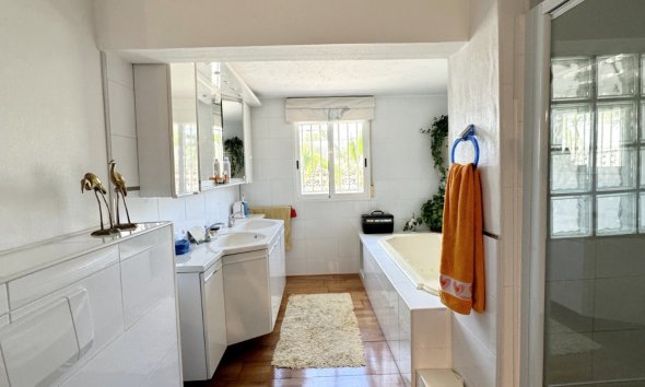 Resale - Villa - Orihuela Costa - La Zenia