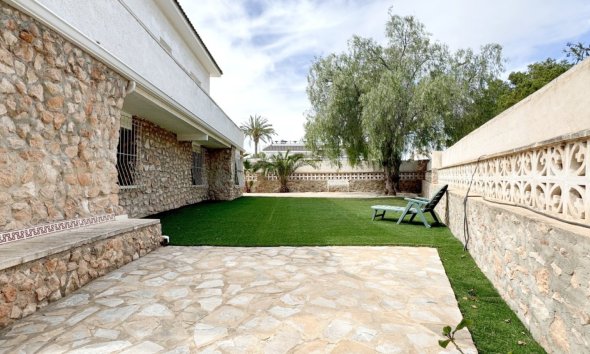 Resale - Villa - Orihuela Costa - La Zenia