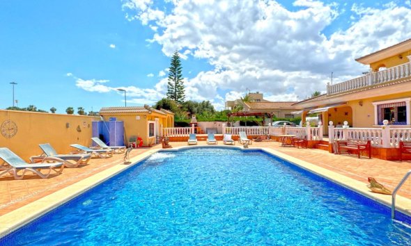Resale - Villa - Torrevieja - Los Balcones - Los Altos del Edén