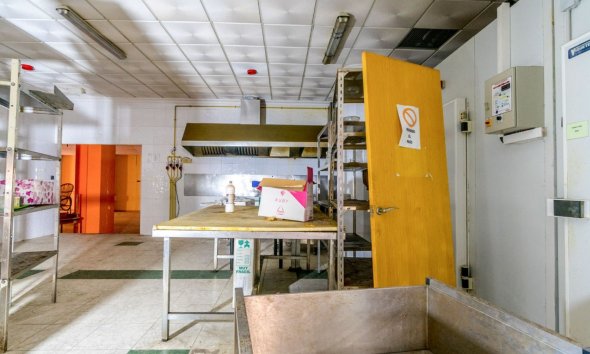 Reventa - Local Comercial - Torrevieja