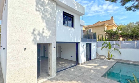 Resale - Villa - Torrevieja - Los Balcones - Los Altos del Edén