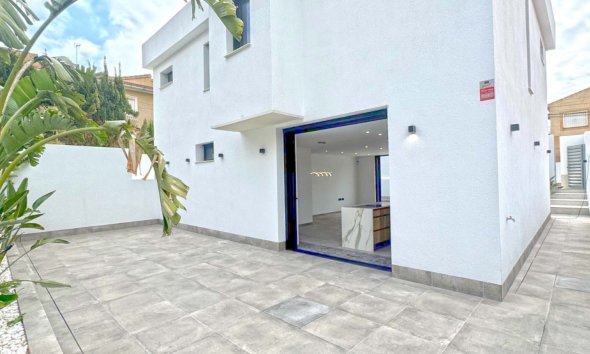 Resale - Villa - Torrevieja - Los Balcones - Los Altos del Edén