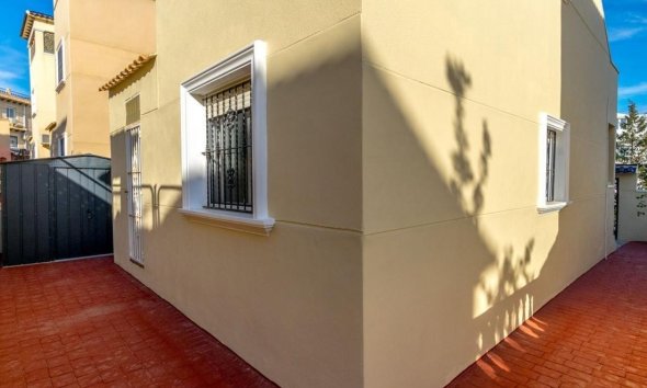 Resale - Villa - Orihuela Costa - Villamartín