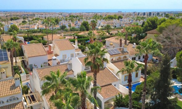 Resale - Villa - Orihuela Costa - Villamartín