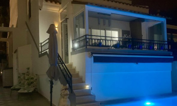 Resale - Villa - Orihuela Costa - Villamartín