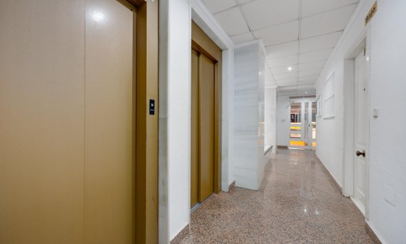 Resale - Apartment - Torrevieja - Playa del cura