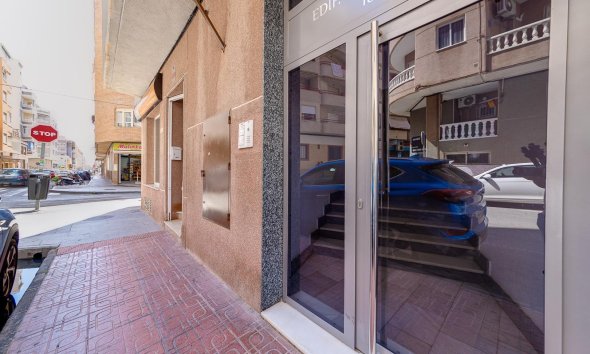 Resale - Apartment - Torrevieja - Playa del cura