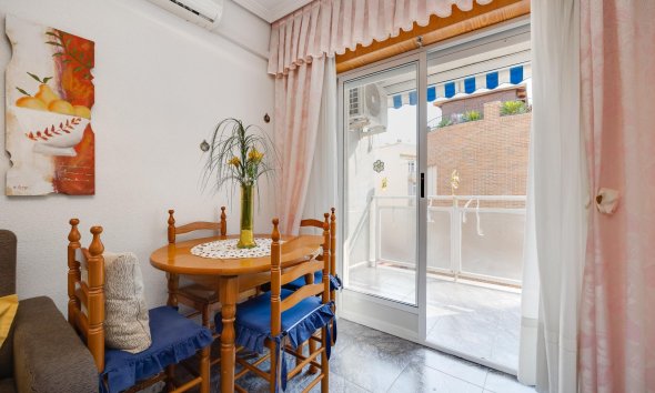 Resale - Apartment - Torrevieja - Playa del cura
