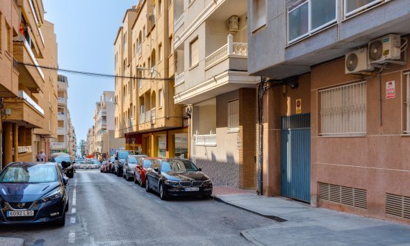 Resale - Apartment - Torrevieja - Playa del cura
