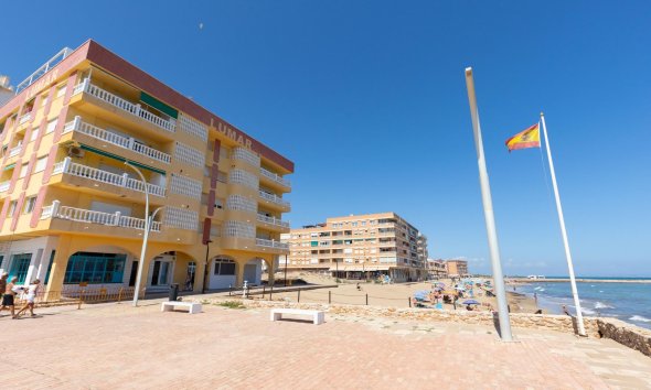 Resale - Apartment - Torrevieja - La Mata pueblo