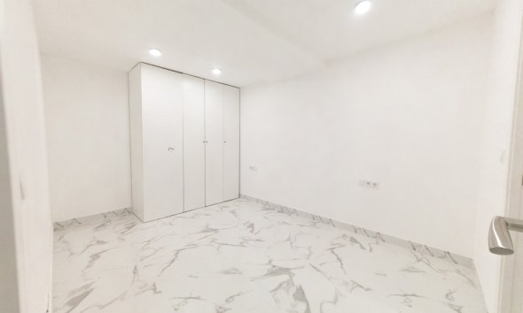 Resale - Apartment - Torrevieja - Playa de los Naufragos