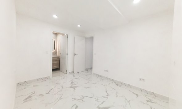 Resale - Apartment - Torrevieja - Playa de los Naufragos