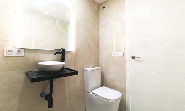 Resale - Apartment - Torrevieja - Playa de los Naufragos