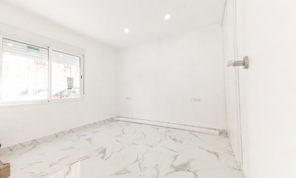 Resale - Apartment - Torrevieja - Playa de los Naufragos