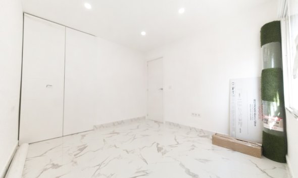 Resale - Apartment - Torrevieja - Playa de los Naufragos