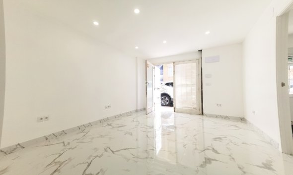 Resale - Apartment - Torrevieja - Playa de los Naufragos