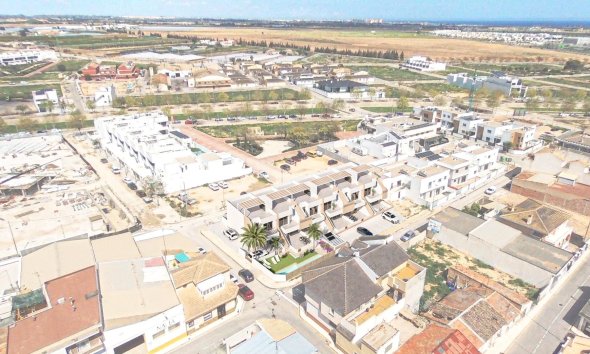 New Build - Terraced house / Townhouse - Pilar de la Horadada - pueblo