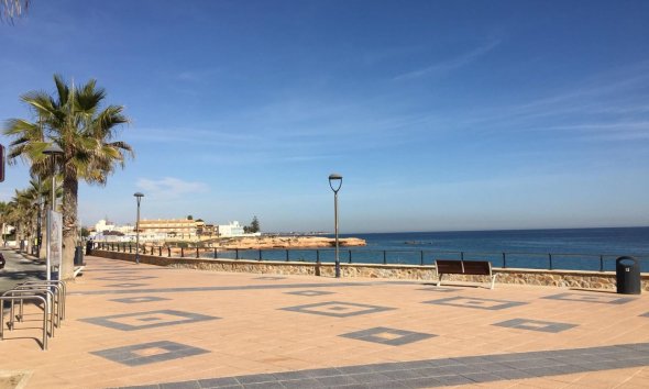 New Build - Terraced house / Townhouse - Pilar de la Horadada - pueblo