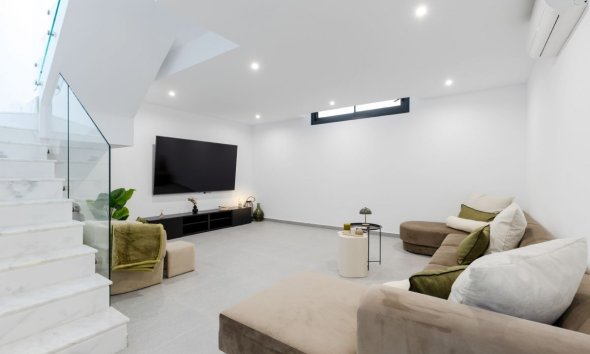 Rynek Wtórny - Willa - Algorfa