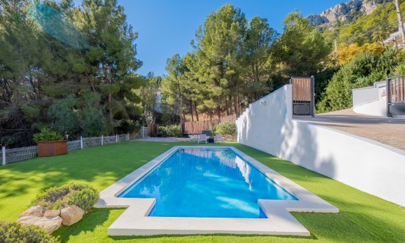 Resale - Villa - Calpe