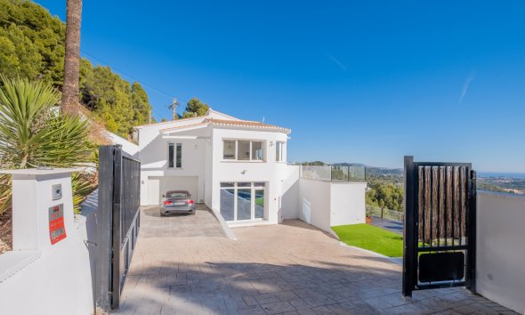 Resale - Villa - Calpe