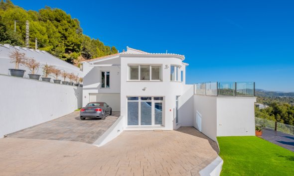 Resale - Villa - Calpe