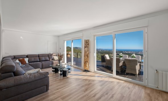 Resale - Villa - Calpe