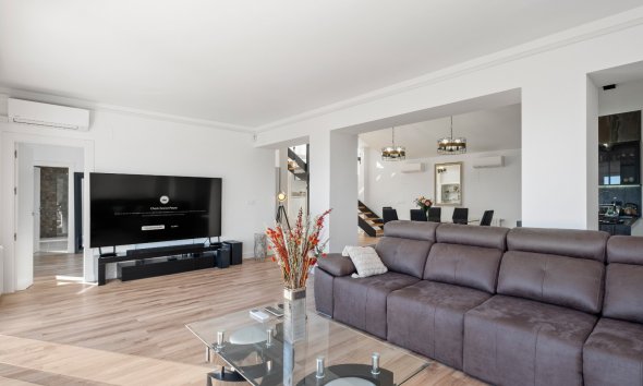 Resale - Villa - Calpe