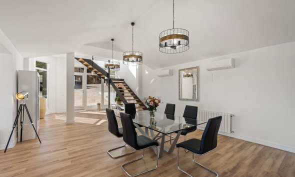 Resale - Villa - Calpe