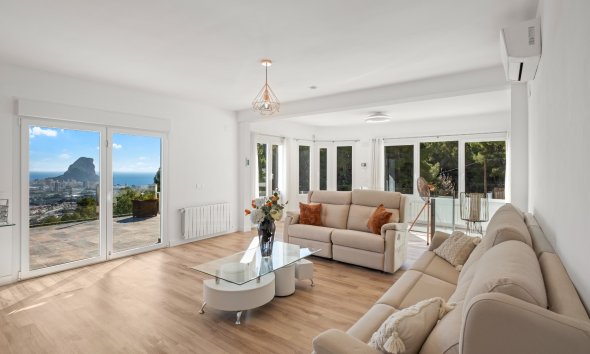 Resale - Villa - Calpe