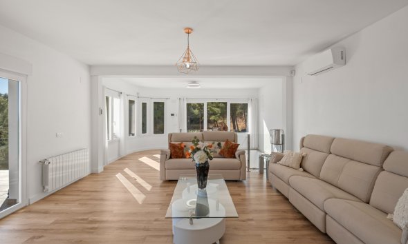 Resale - Villa - Calpe