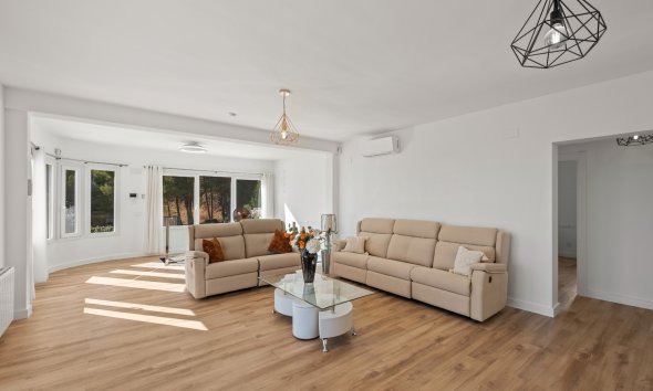 Resale - Villa - Calpe