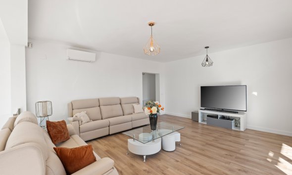 Resale - Villa - Calpe