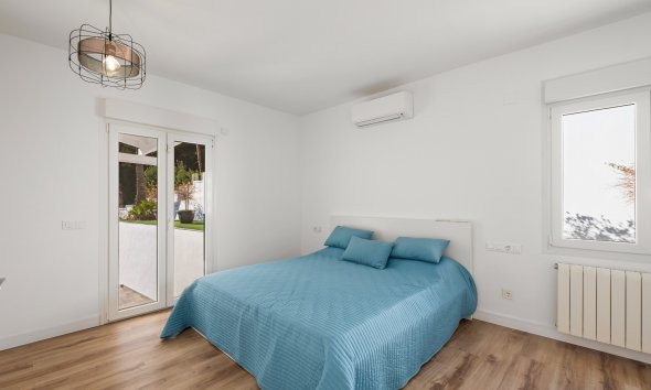 Resale - Villa - Calpe