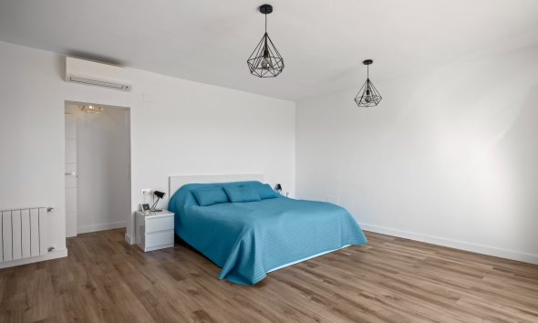 Resale - Villa - Calpe