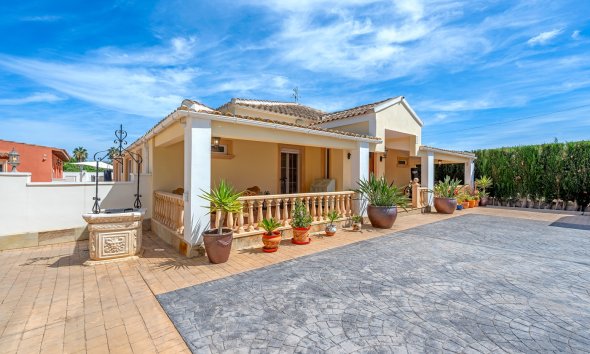 Resale - Estate / Farm / Plot - Almoradí - Las Heredades